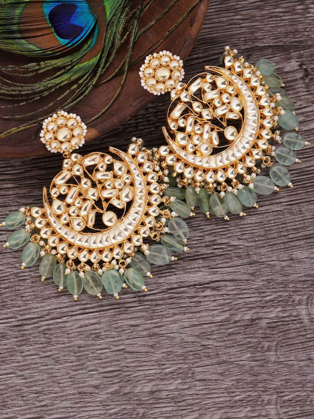

AURAA TRENDS Gold-Plated Kundan-Studded & Beaded Contemporary Chandbalis