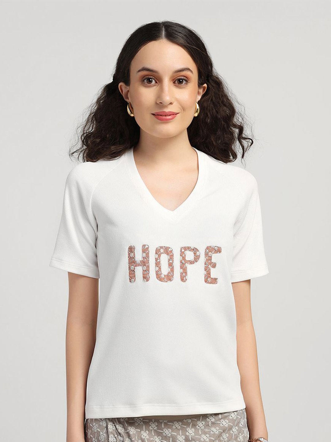 

LELA Women Typography Printed V-Neck Cotton T-shirt, White
