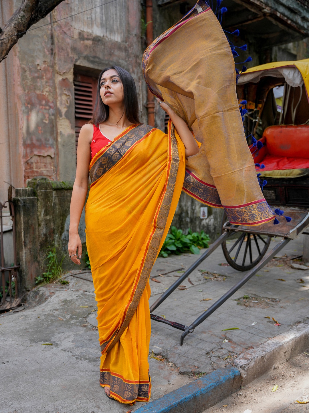 

Suta Floral Woven Design Pure Cotton Saree, Mustard