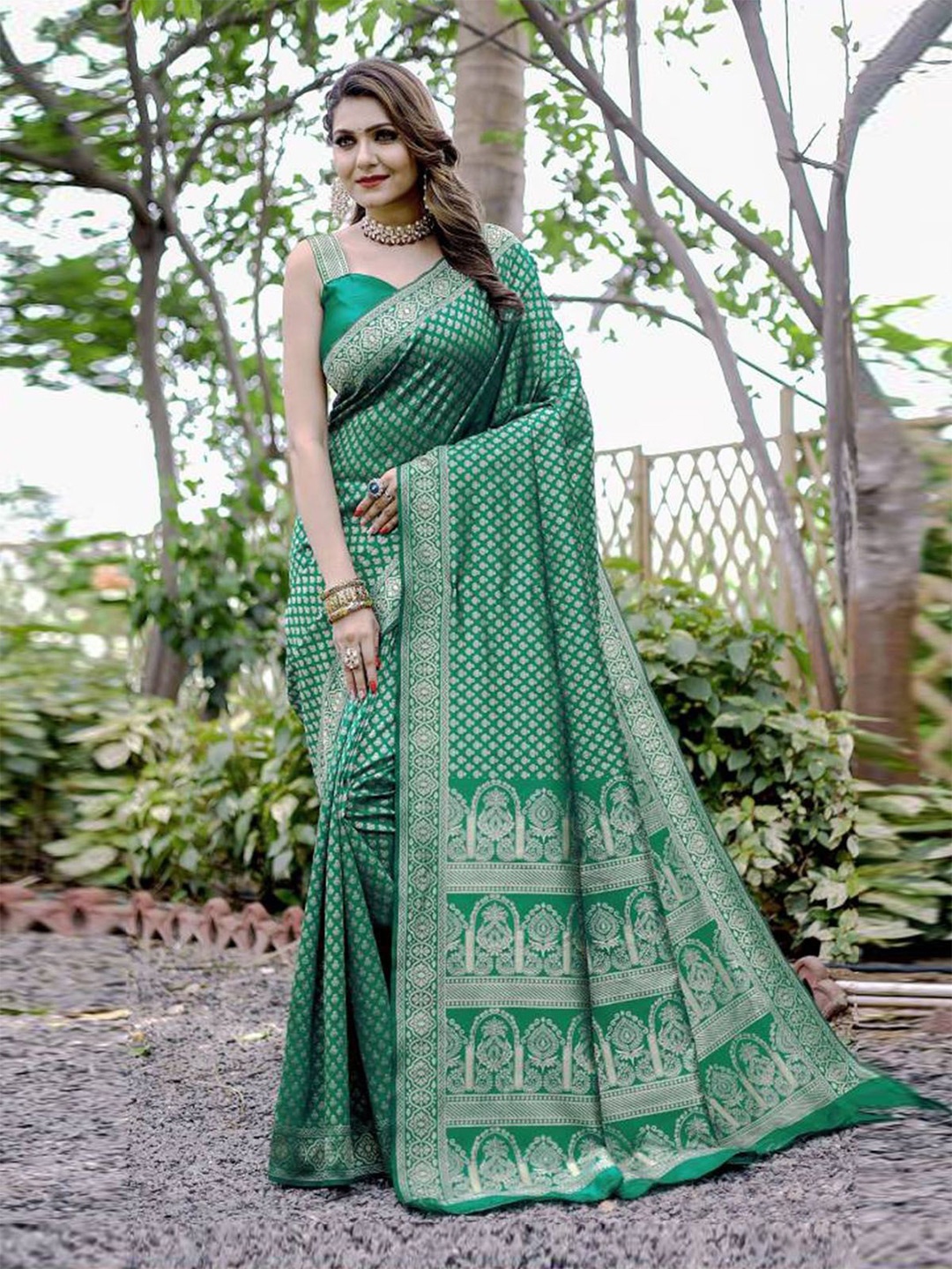 

ODETTE Ethnic Motif Zari Woven Saree, Green