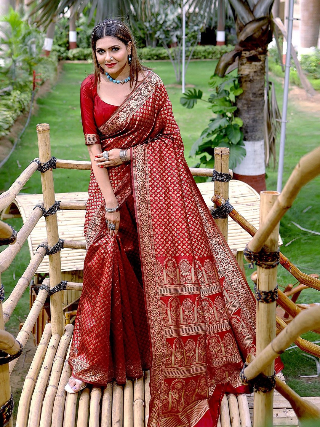 

ODETTE Ethnic Motifs Zari Banarasi Saree, Red