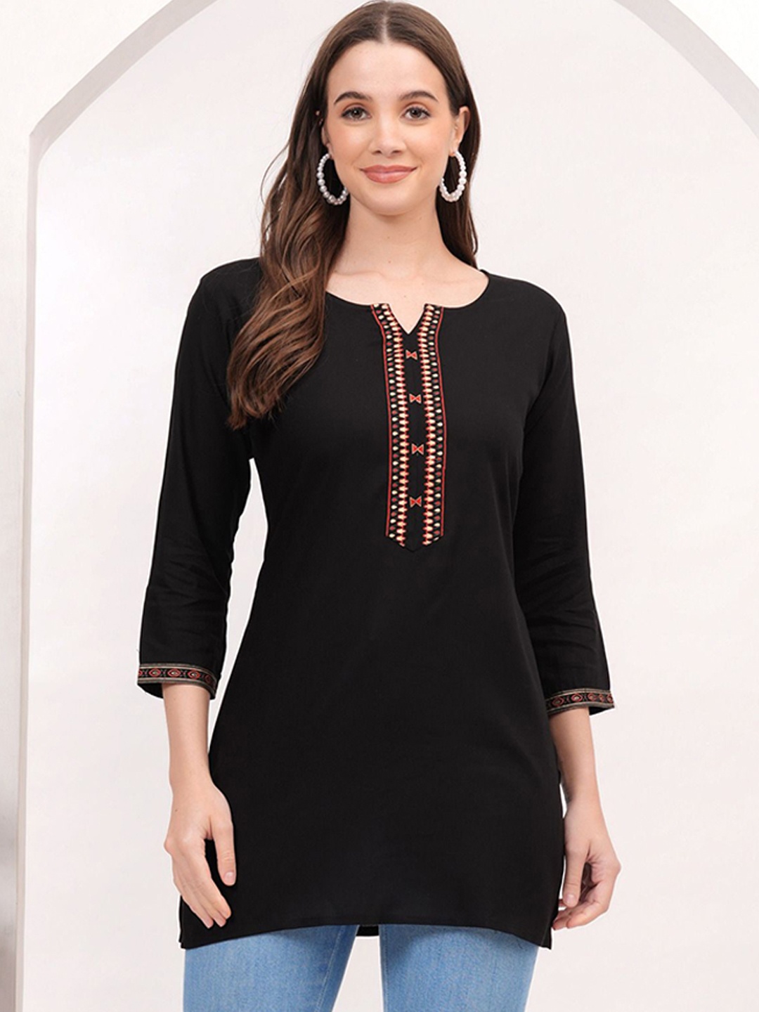 

PURSHOTTAM WALA Geometric Yoke Design Notch Neck Gotta Patti Kurti, Black