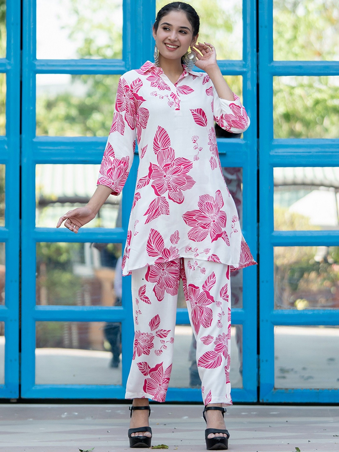 

KALINI Floral Printed Regular Pure Cotton Kurta with Palazzos, Pink