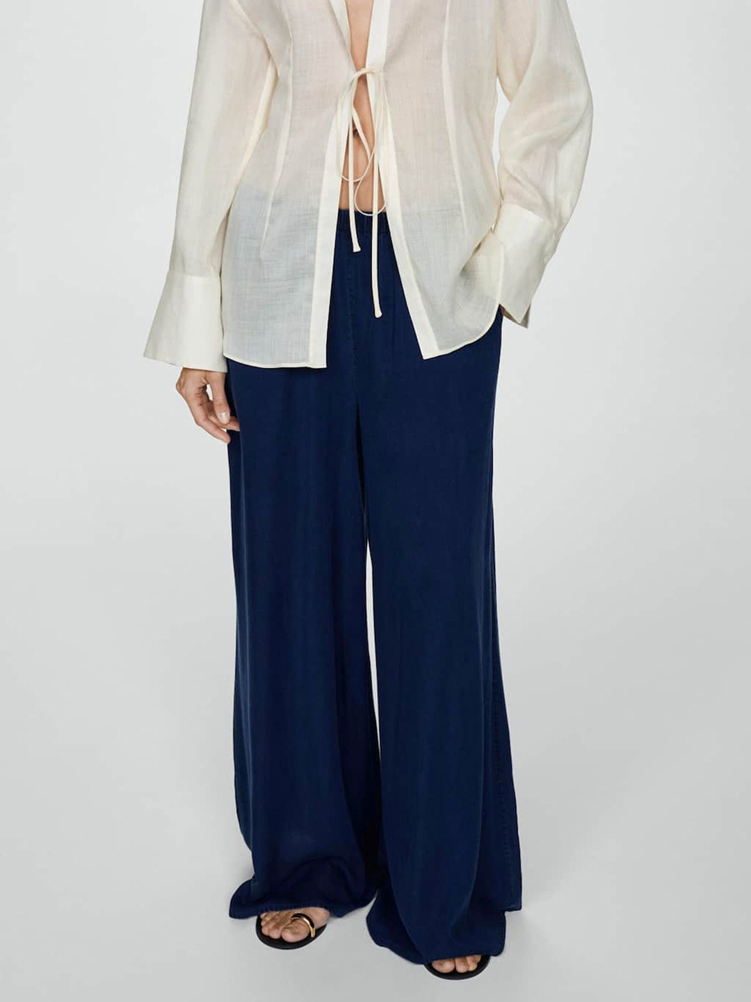 

MANGO Women Flared Palazzo Design Low-Rise Trousers, Navy blue