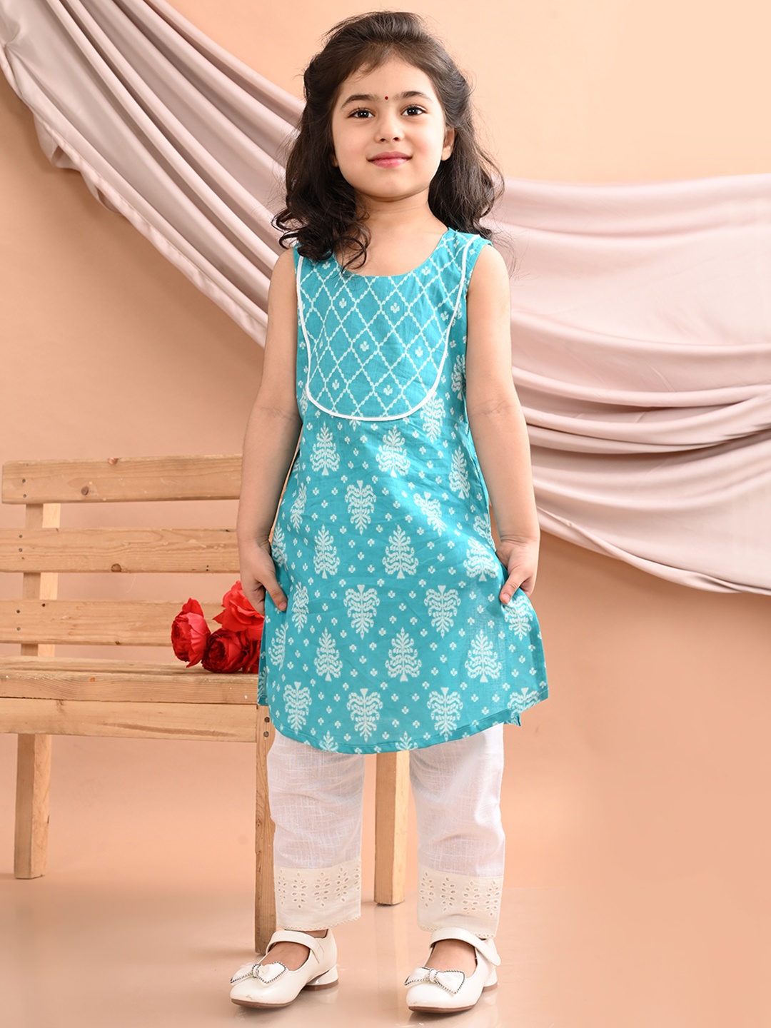 

Here&Now X Kinder Kids Girls Floral Printed Regular Pure Cotton Kurti with Palazzos, Blue