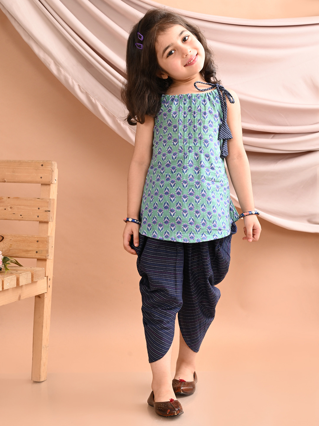 

Here&Now X Kinder Kids Girls Floral Printed Regular Pure Cotton Kurti with Dhoti Pants, Blue