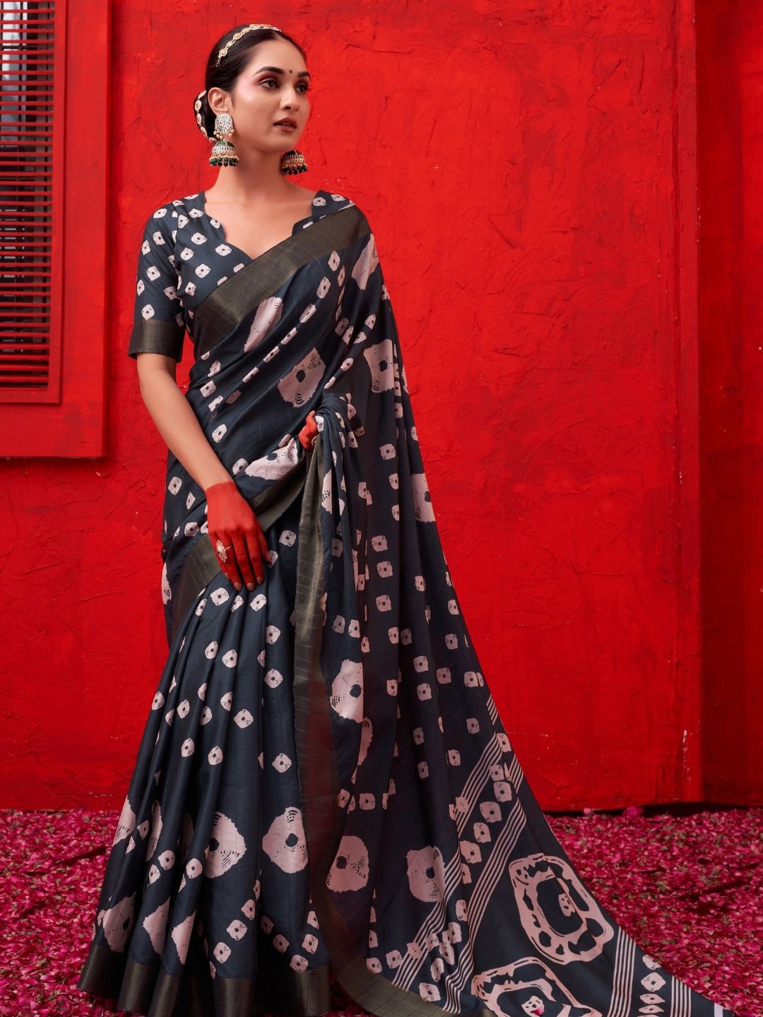 

Bandhanivilla Bandhani Zari Bandhani Saree, Grey