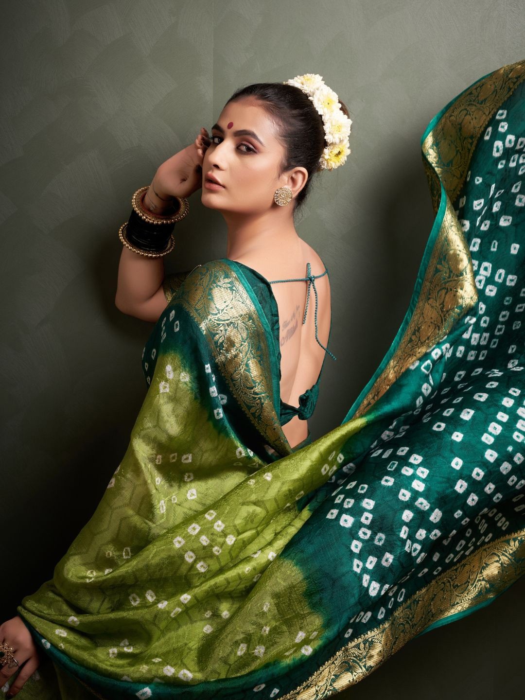 

Bandhanivilla Printed Zari Bandhani Saree, Lime green
