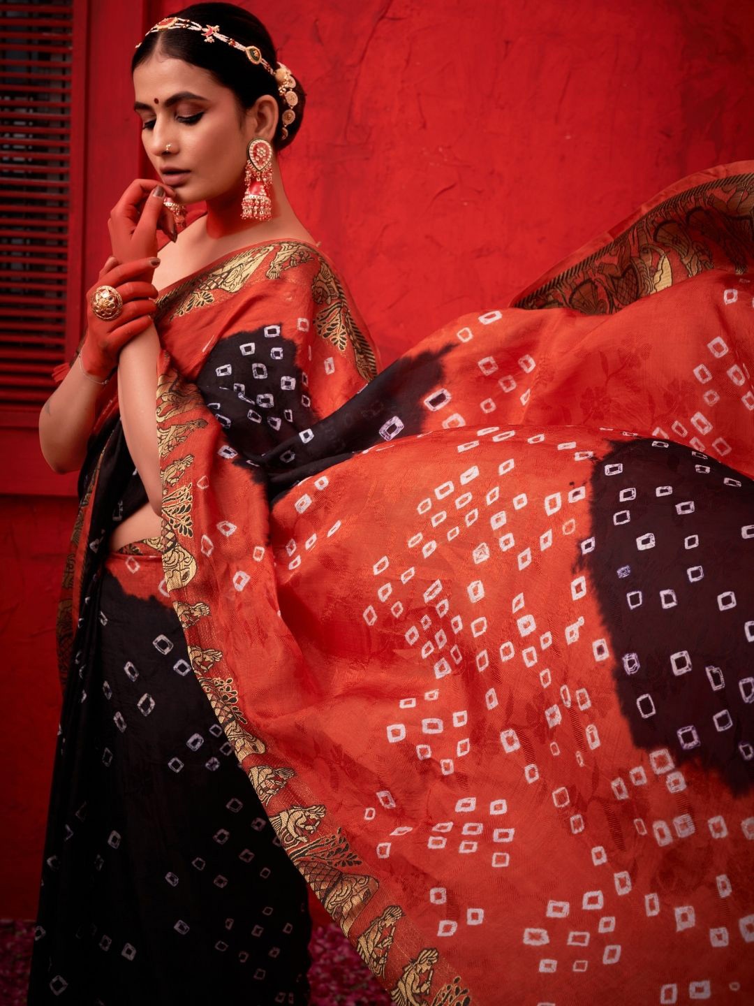

Bandhanivilla Bandhani Zari Bandhani Saree, Black