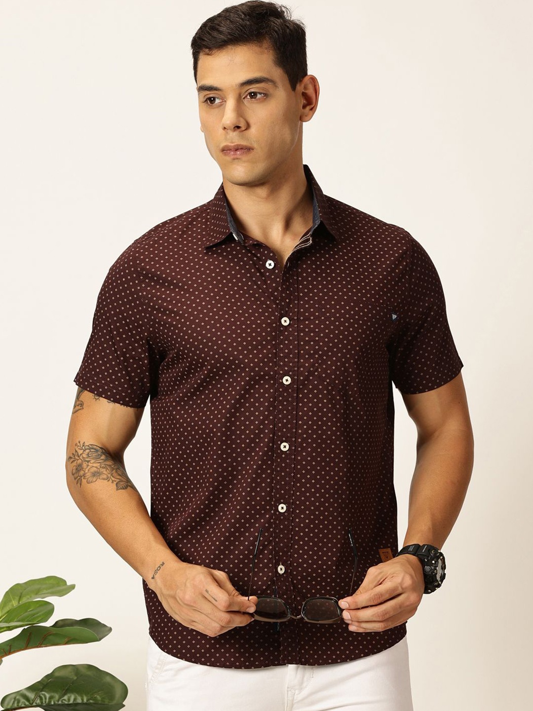 

Thomas Scott Men Premium Spread Collar Micro Ditsy Printed Cotton Slim Fit Casual Shirt, Maroon