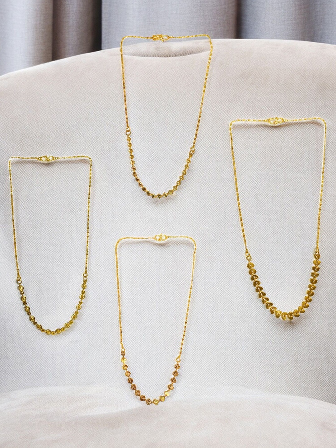 

FEMMIBELLA Set Of 4 Gold Plated Necklace