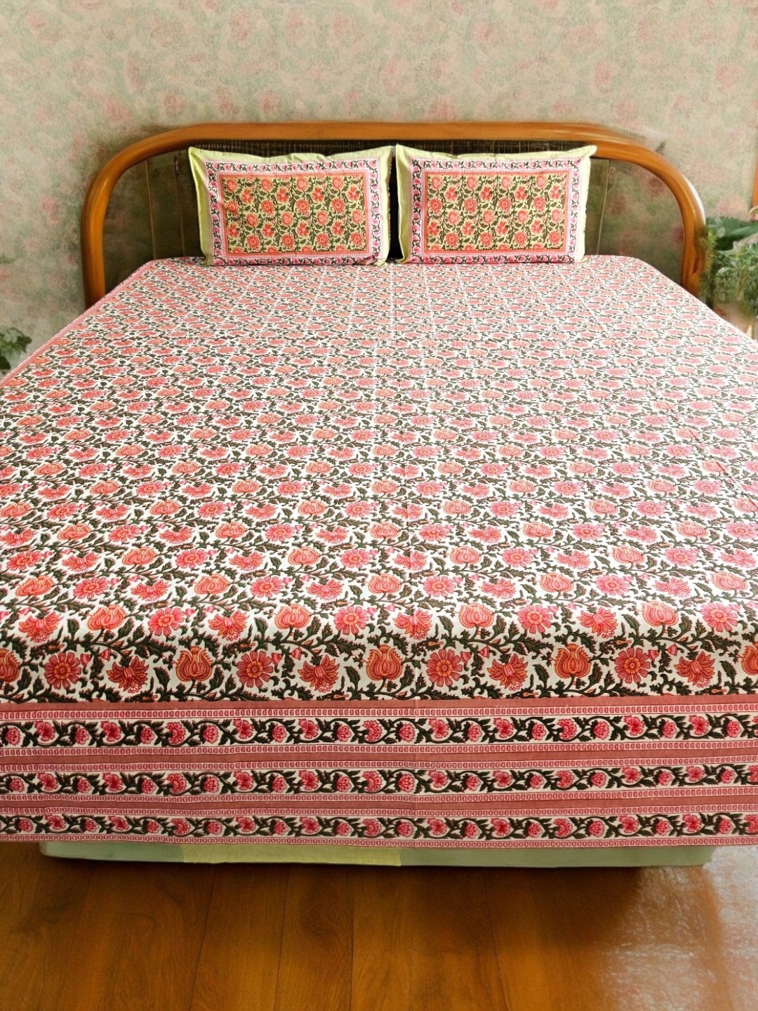 

Feels Like Home White & Pink Floral 200 TC Cotton King Bedsheet with 2 Pillow Covers
