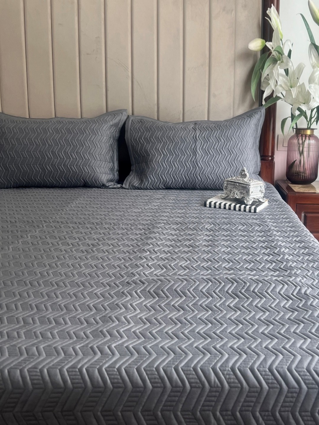 

Sadyaska Grey Geometric Reversible Cotton Double King Bed Cover & 2 Pillow Covers