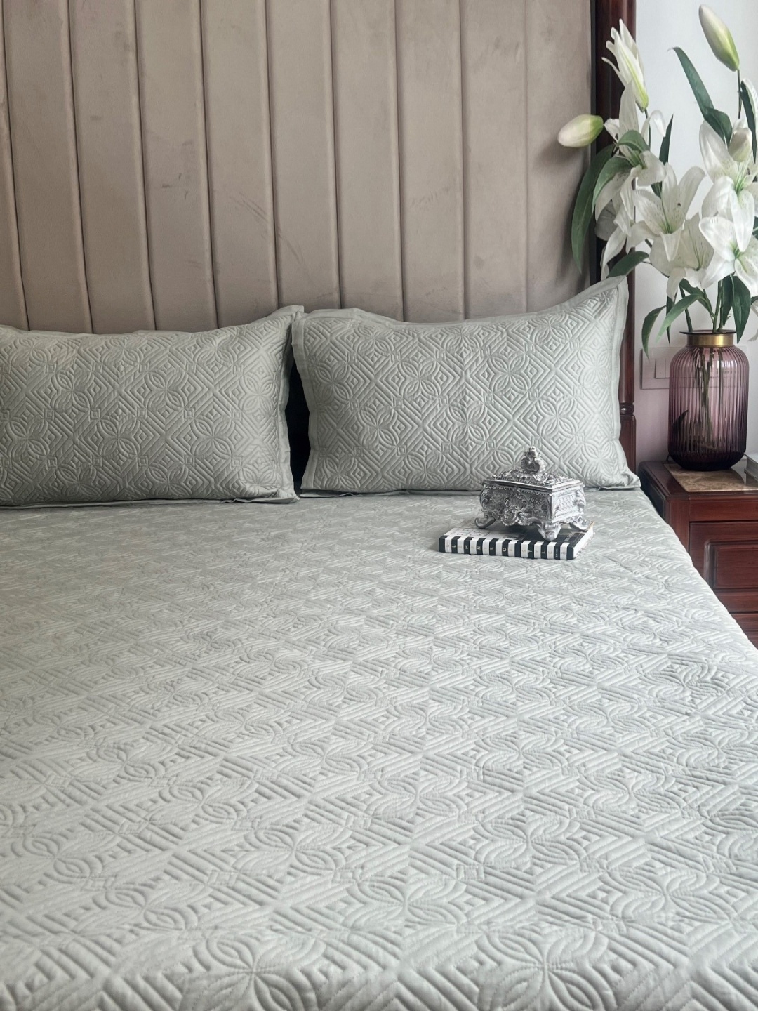 

Sadyaska Green Geometric Reversible Cotton Double King Bed Cover & 2 Pillow Covers