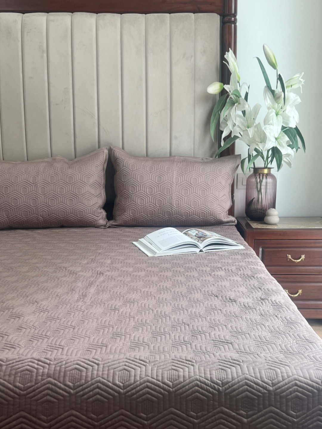 

Sadyaska Brown Geometric Reversible Cotton Double King Bed Cover & 2 Pillow Covers