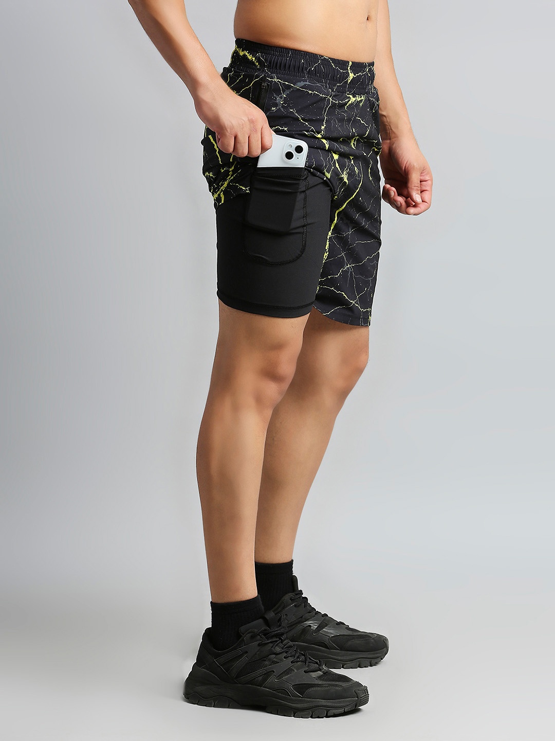 

AESTHETIC NATION Men Abstract Printed Training or Gym Sports Shorts-Dri-Fit, Black