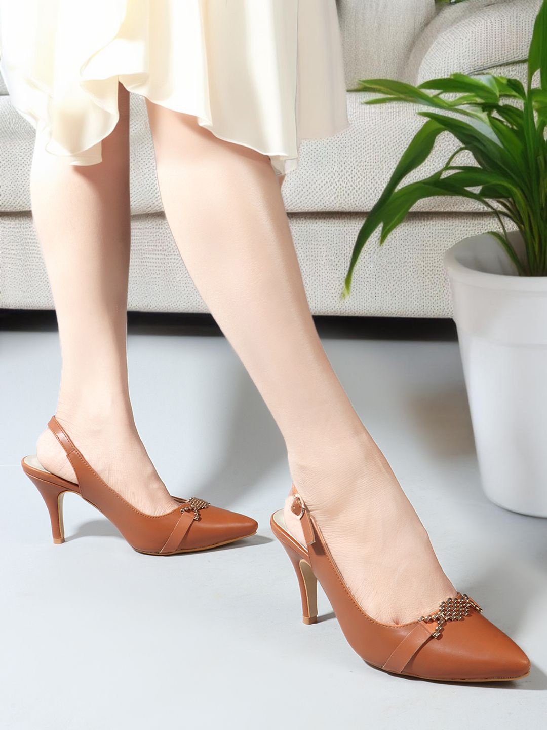 

Carlton London Pointed Toe Slim Heeled Pumps, Tan