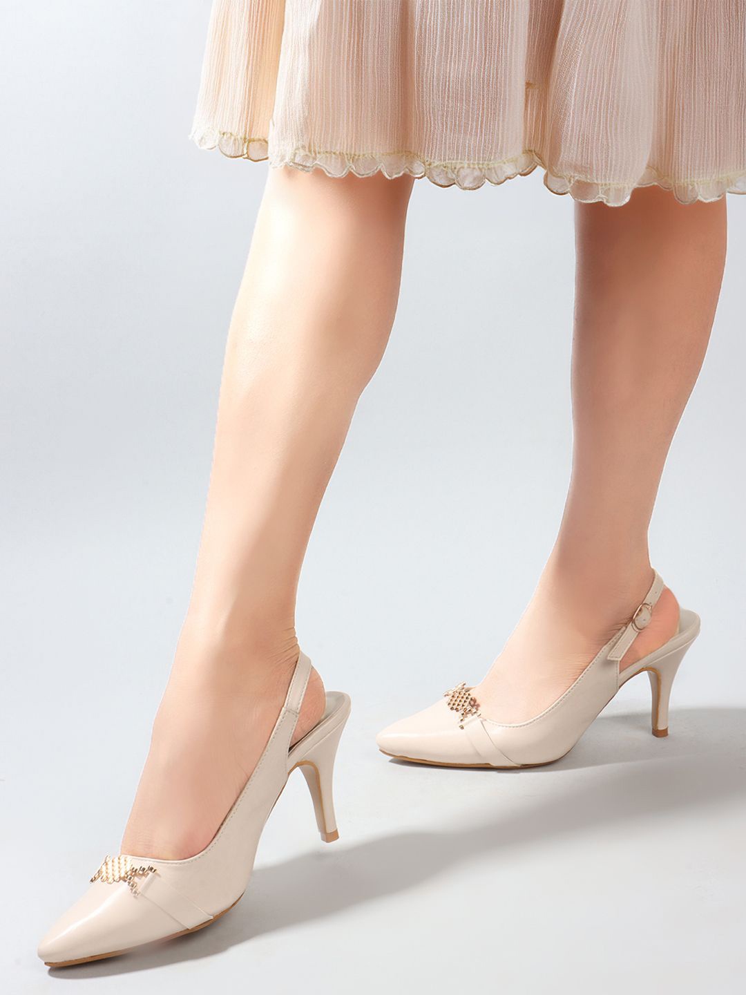 

Carlton London Round Toe Slim Heeled Pumps, Cream