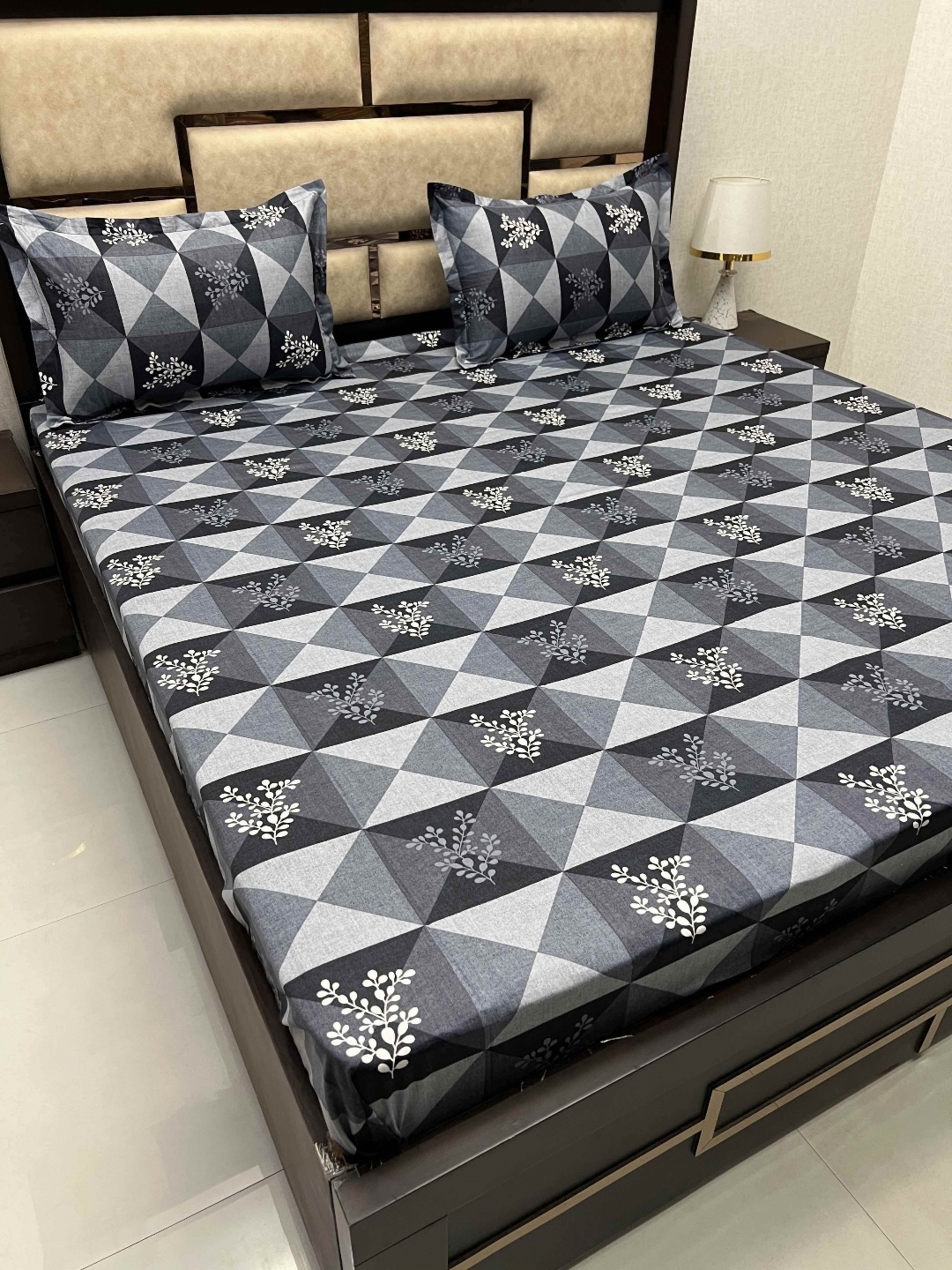 

Pure Decor Grey & White Floral Cotton 380 TC King Bedsheet with 2 Pillow Covers