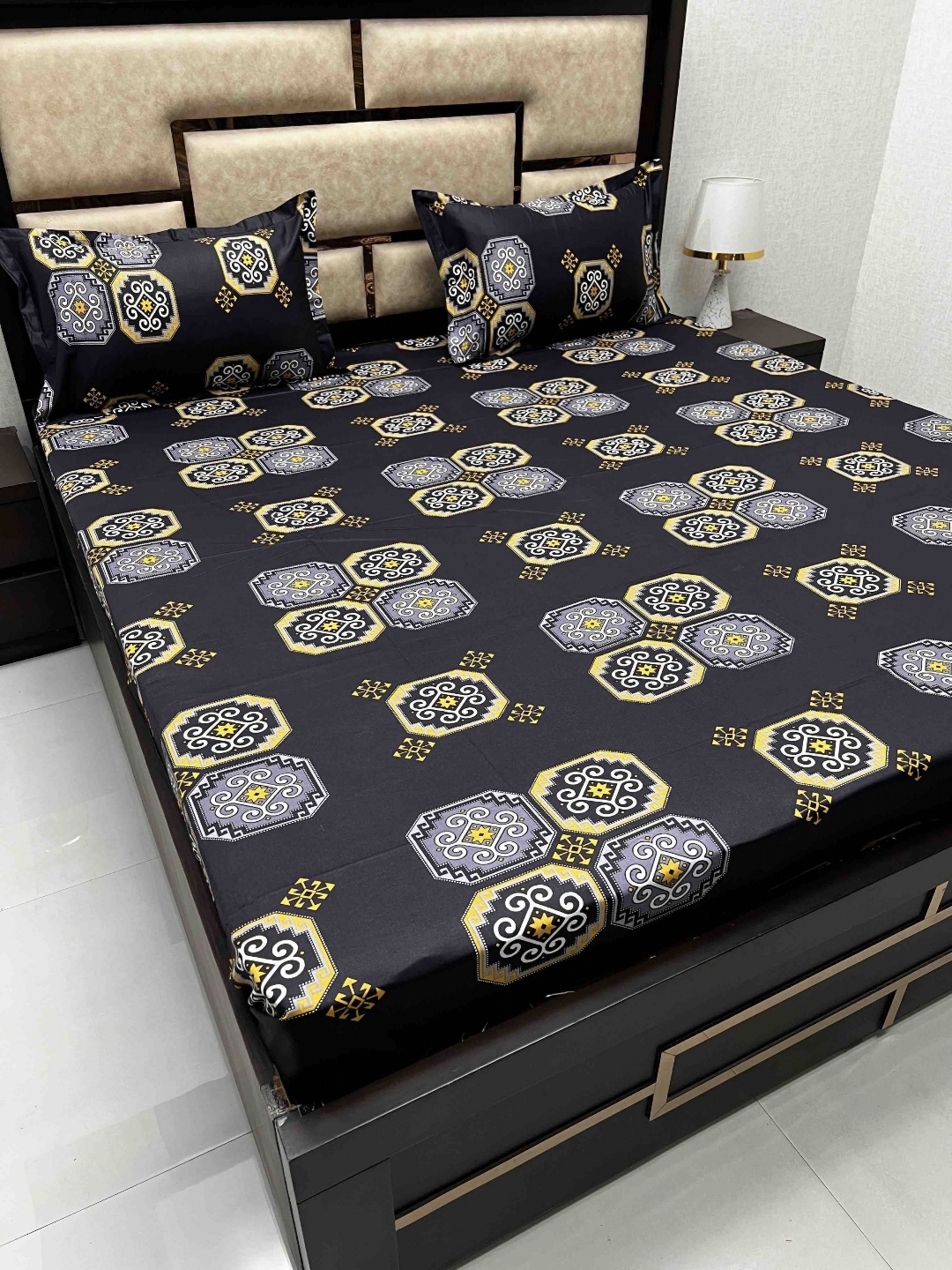 

Pure Decor Black & White Ethnic Motifs Cotton 380 TC King Bedsheet with 2 Pillow Covers