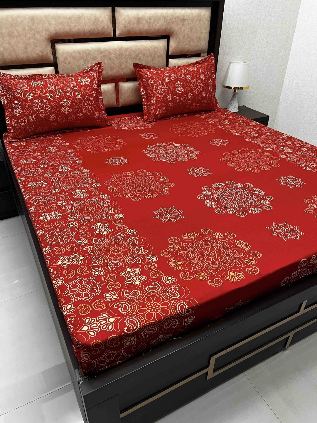 

Pure Decor Red & White Ethnic Motifs Cotton 380 TC King Bedsheet with 2 Pillow Covers