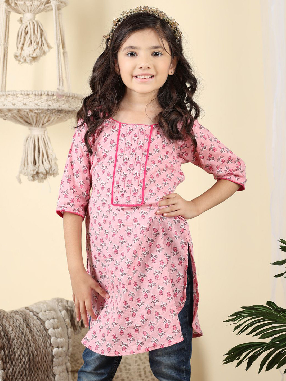 

Sangria Girls Floral Printed Pure Cotton Straight Short Kurtis, Pink