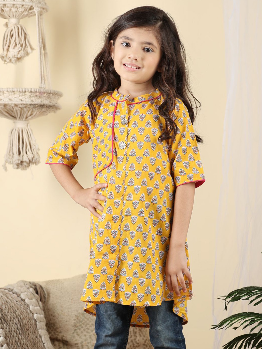 

Sangria Girls Floral Printed Pure Cotton Straight Short Kurtis, Yellow