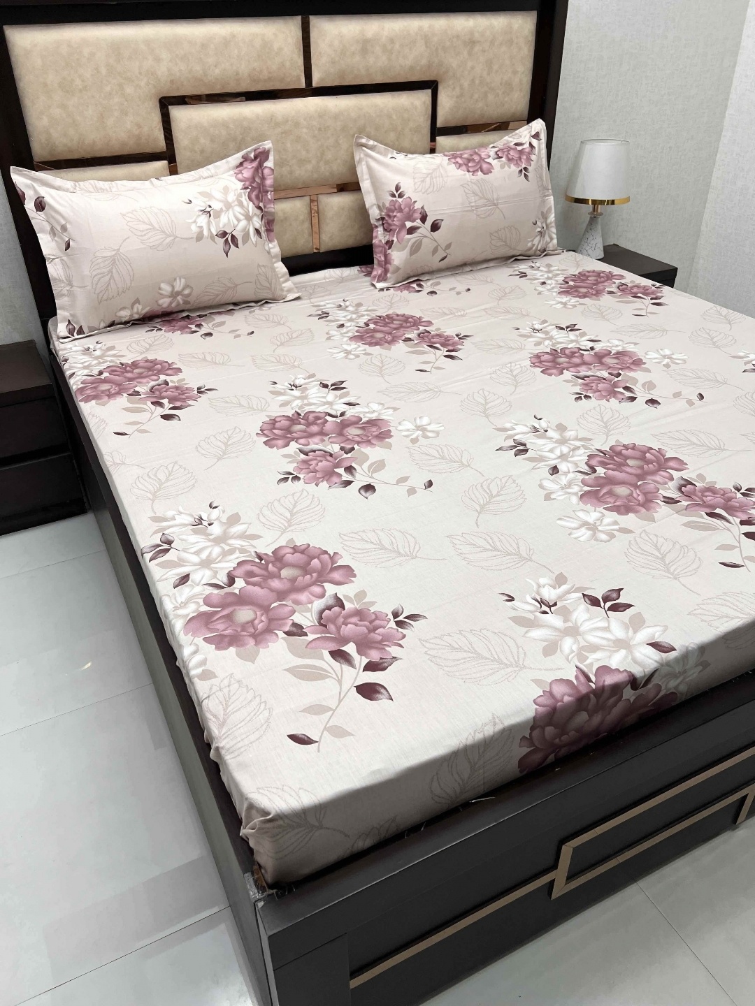 

Pure Decor White & Purple Printed Pure Cotton TC 380 Super King Bedsheet & 2 Pillow Covers