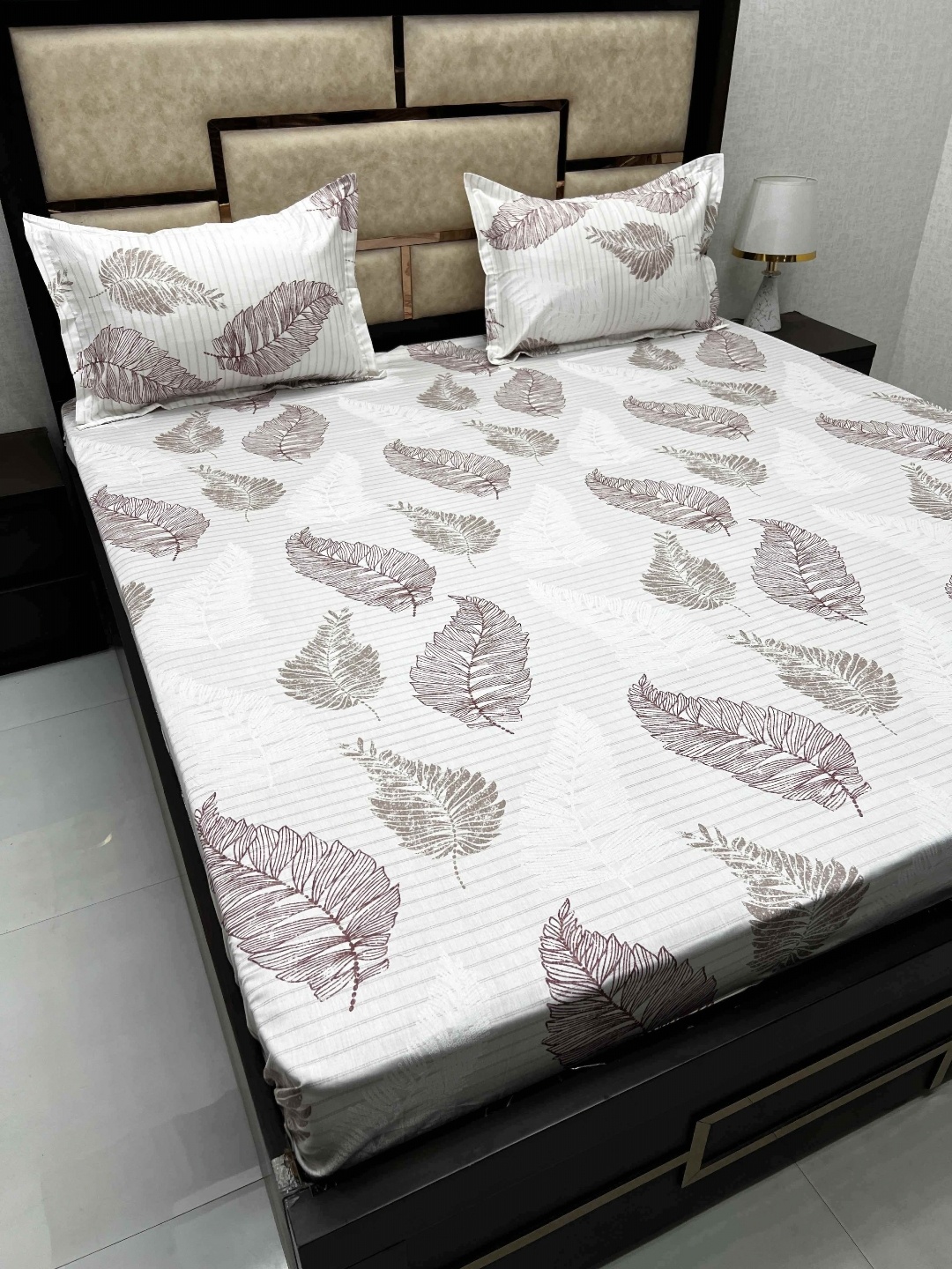 

Pure Decor White & Grey Printed Pure Cotton TC 380 Super King Bedsheet & 2 Pillow Covers