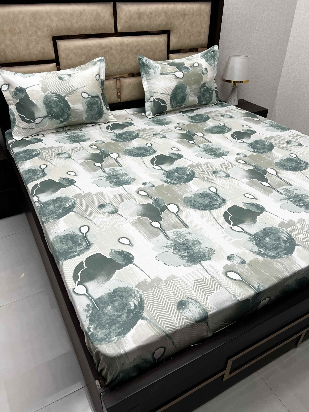 

Pure Decor White & Green Printed Pure Cotton 380 TC Super King Bedsheet & 2 Pillow Covers