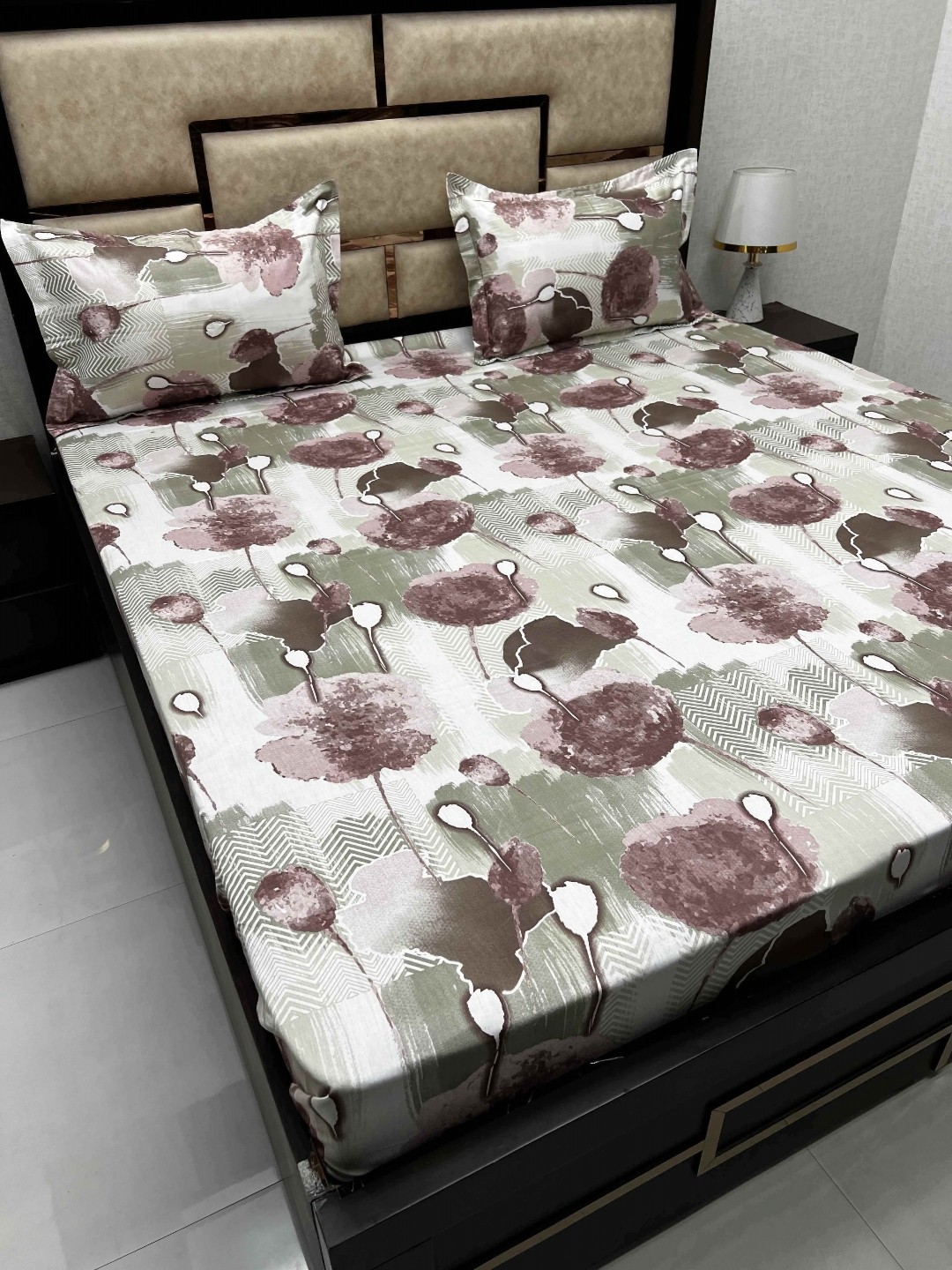 

Pure Decor White & Green Printed Pure Cotton 380 TC Super King Bedsheet & 2 Pillow Covers