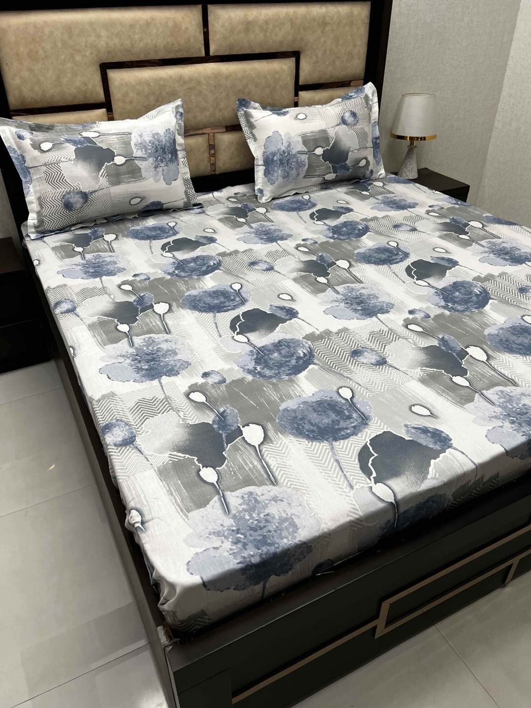 

Pure Decor Blue & Grey Printed Pure Cotton 380 TC Super King Bedsheet & 2 Pillow Covers