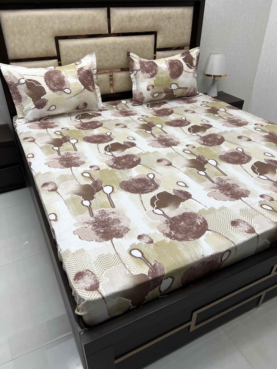 

Pure Decor White & Brown Printed Pure Cotton 380 TC Super King Bedsheet & 2 Pillow Covers
