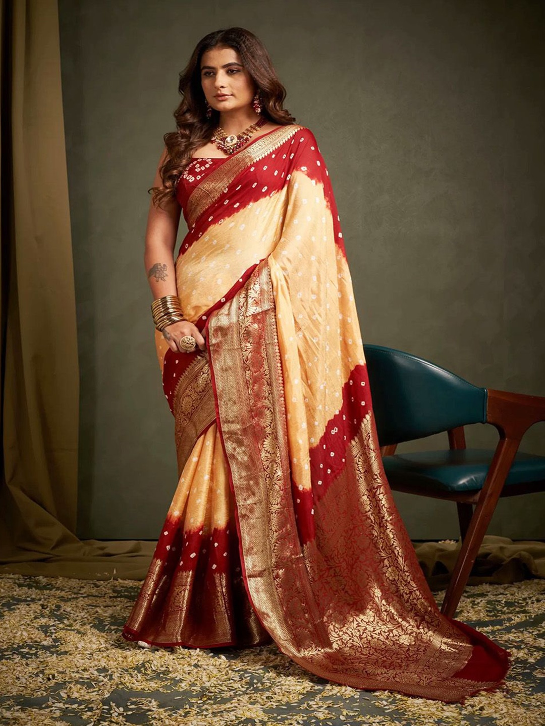 

Anouk Ethnic Motif Zari Woven Bandhni Print Saree, Cream