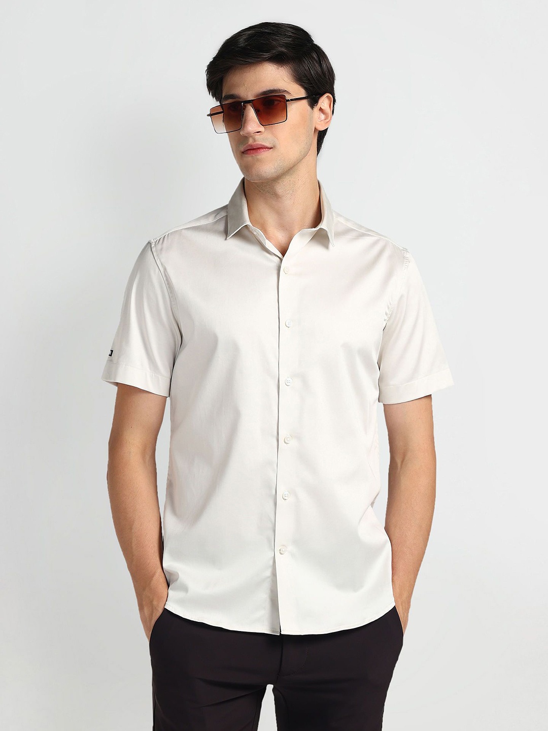 Arrow Sport Men Solid Spread Collar Short Sleeves Semiformal Shirt, White