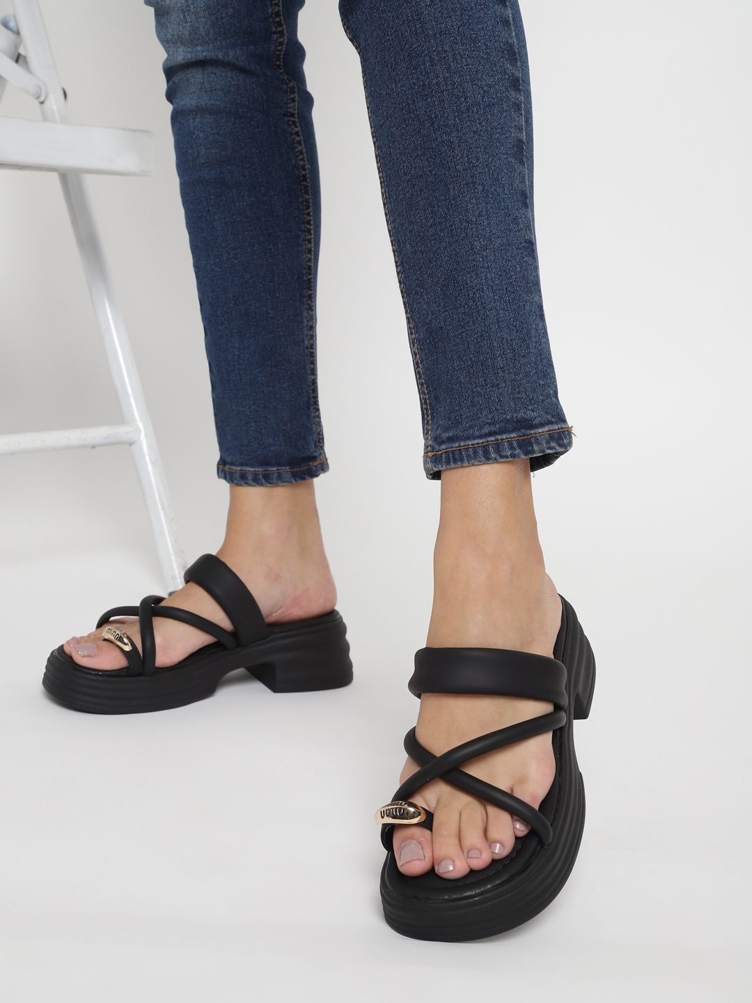 

Truffle Collection Women Open Toe Flats with Buckles, Black