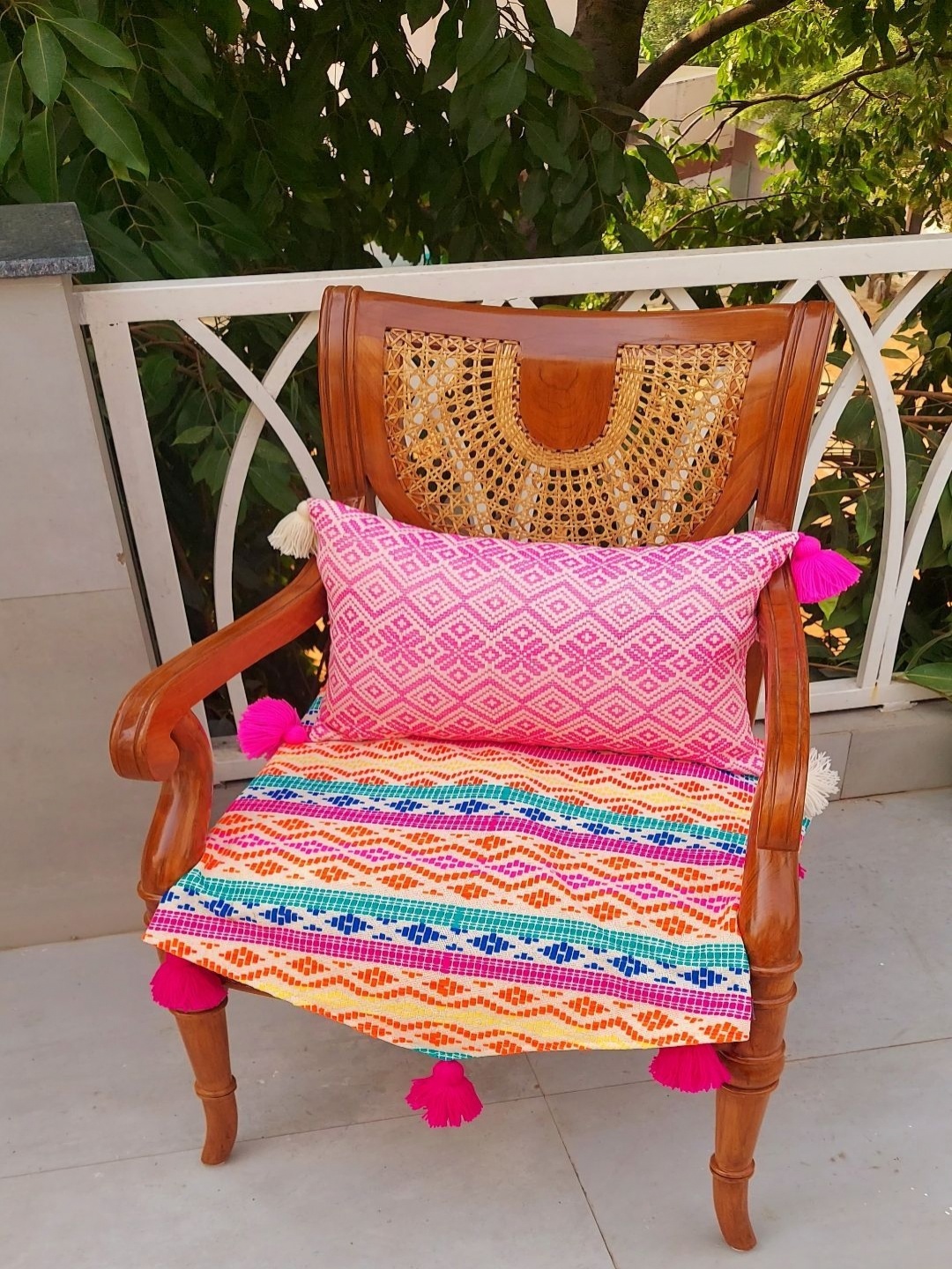 

THROWPILLOW Pink & White Geometric Printed Tasselled Rectangle Cushion Cover