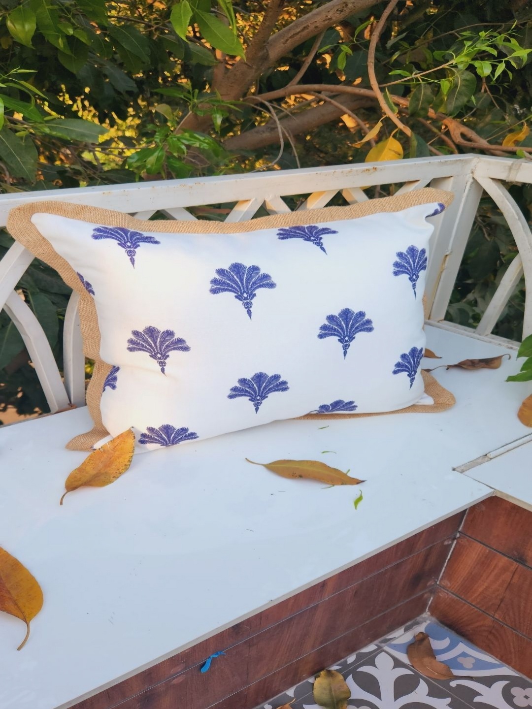 

THROWPILLOW White & Blue Ethnic Motifs Printed Rectangle Cushion Cover