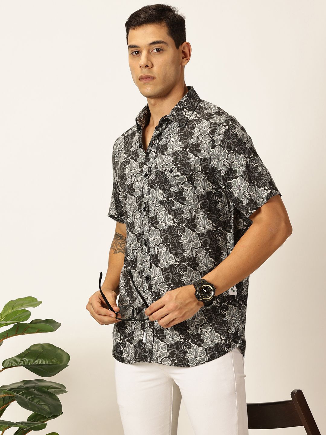 

Thomas Scott Men Premium Floral Printed Cutaway Collar Casual Shirt, Black