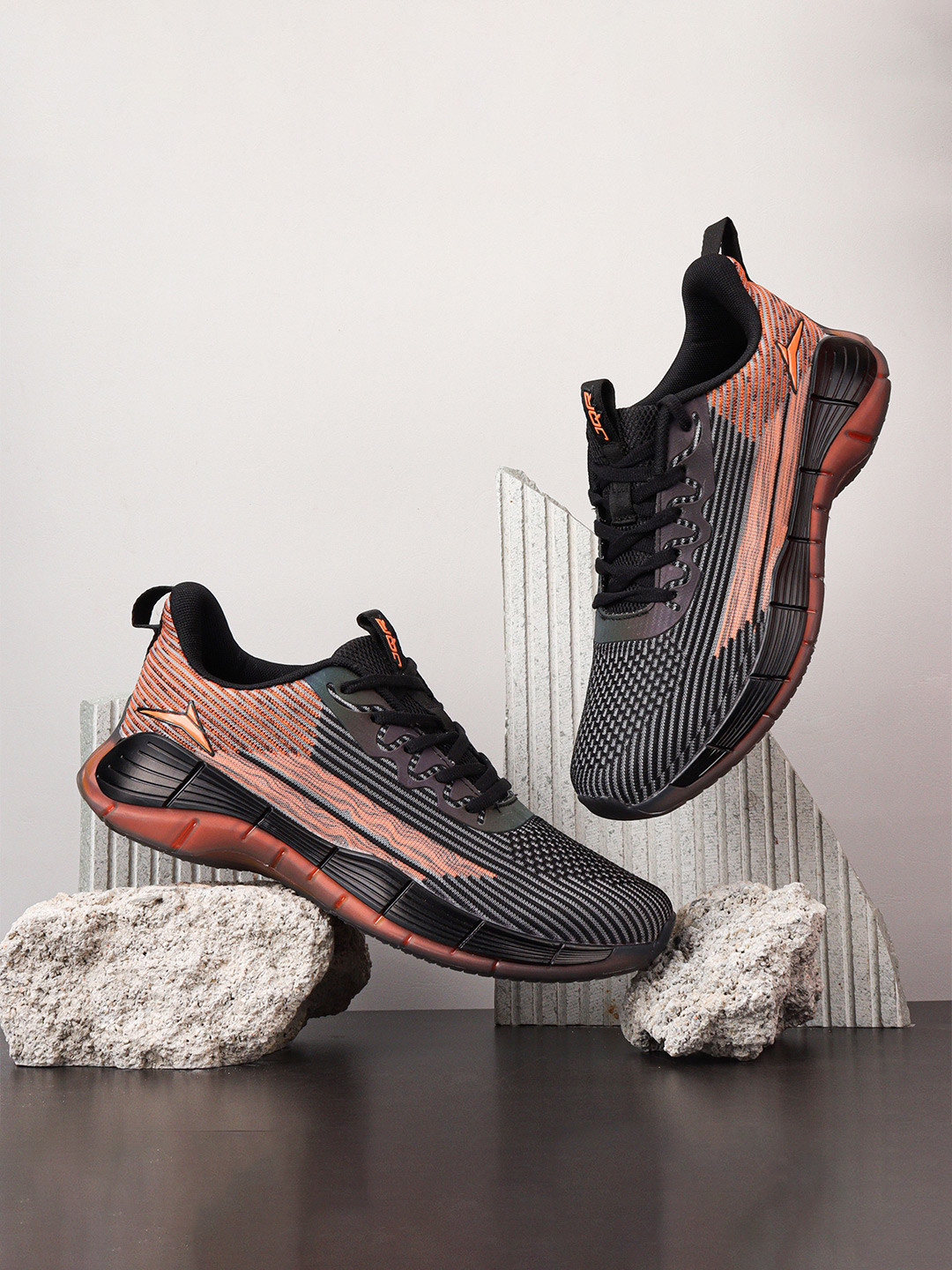 

JQR Men Mesh Running Non-Marking Shoes, Black