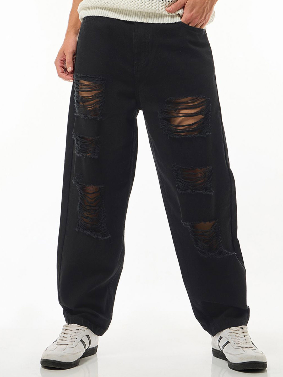 

Bewakoof Men Tapered Fit Distressed Jeans, Black