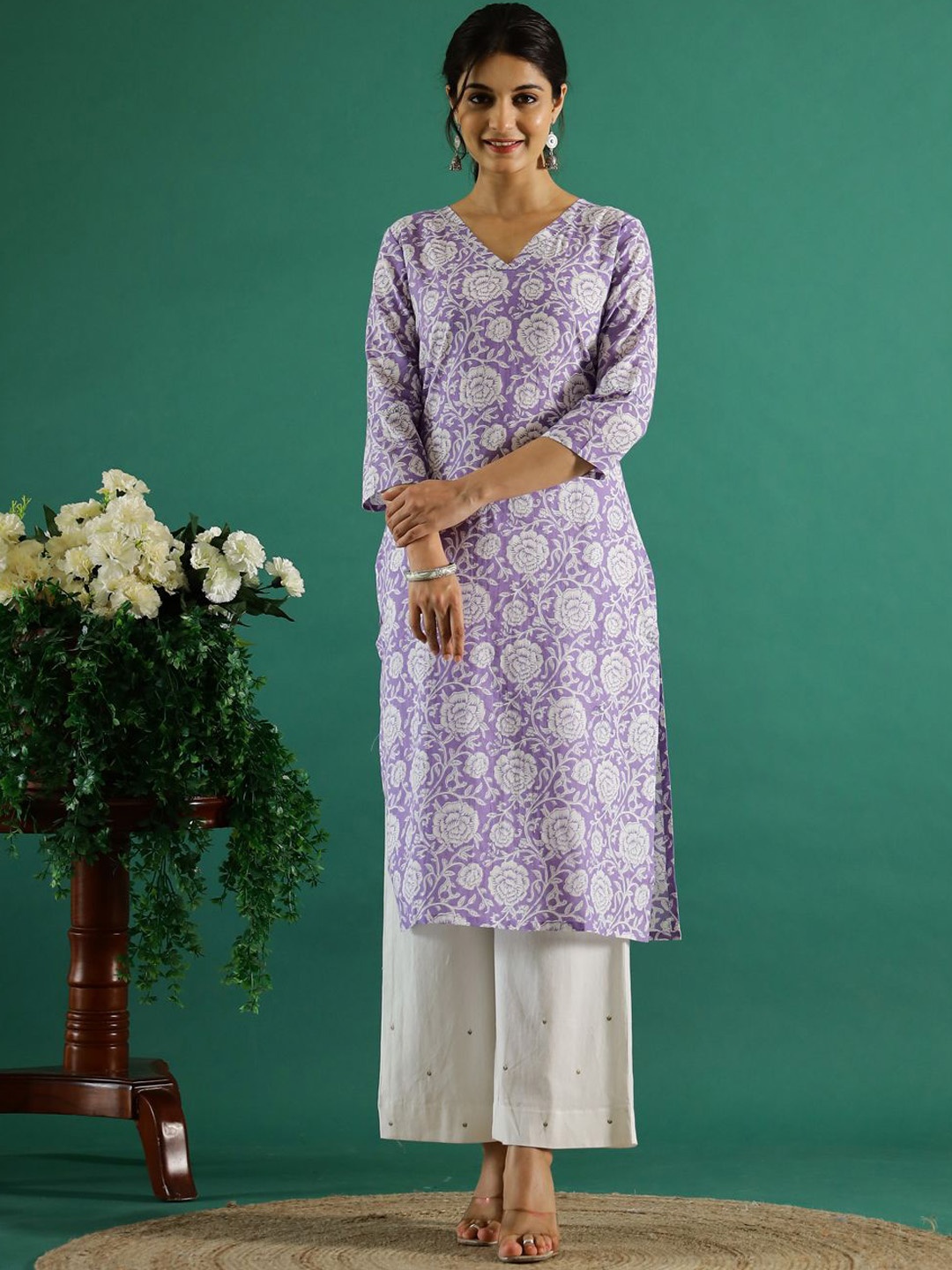 

Sangria Lavender & White Floral Printed V-Neck Cotton Straight Kurtas