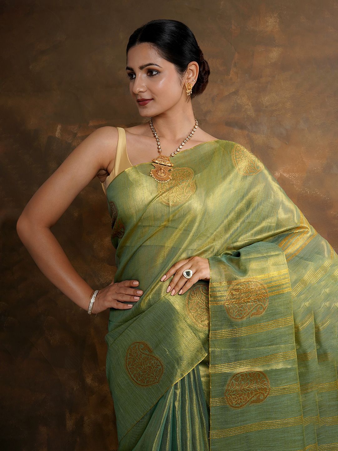 

TEEJH Ethnic Motifs Woven Design Zari Tissue Saree, Green