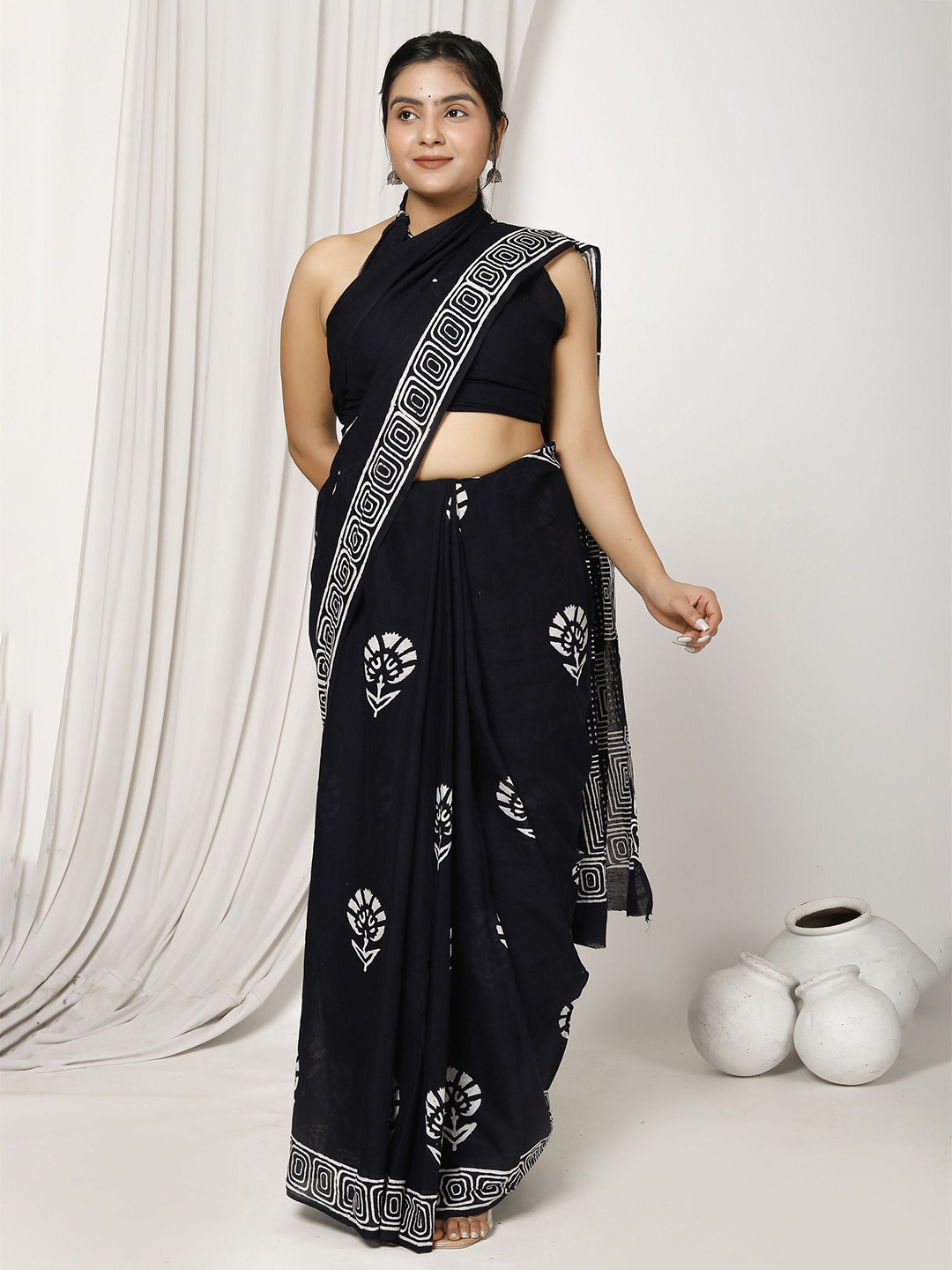

JAIPURI PRINT Pure Cotton Ethnic Motif Block Print Saree, Black