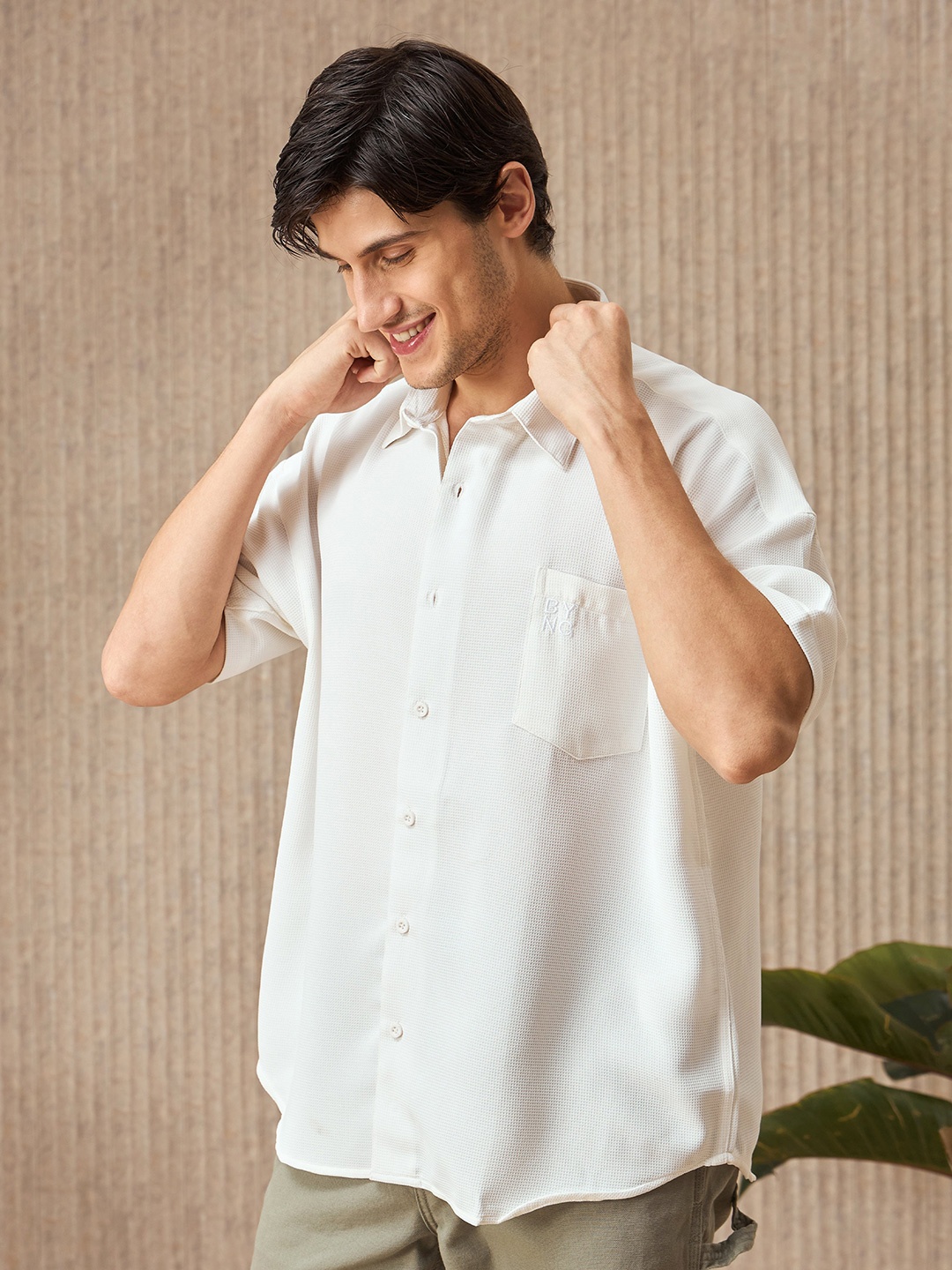 

Beyoung Men Solid Short Sleeves Spread Collar Casual Shirt, White