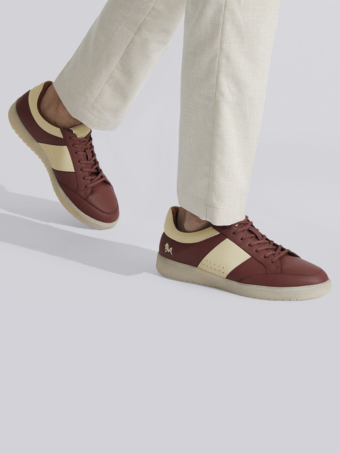 

NEEMANS Men Colourblocked Round Toe Sneakers, Maroon