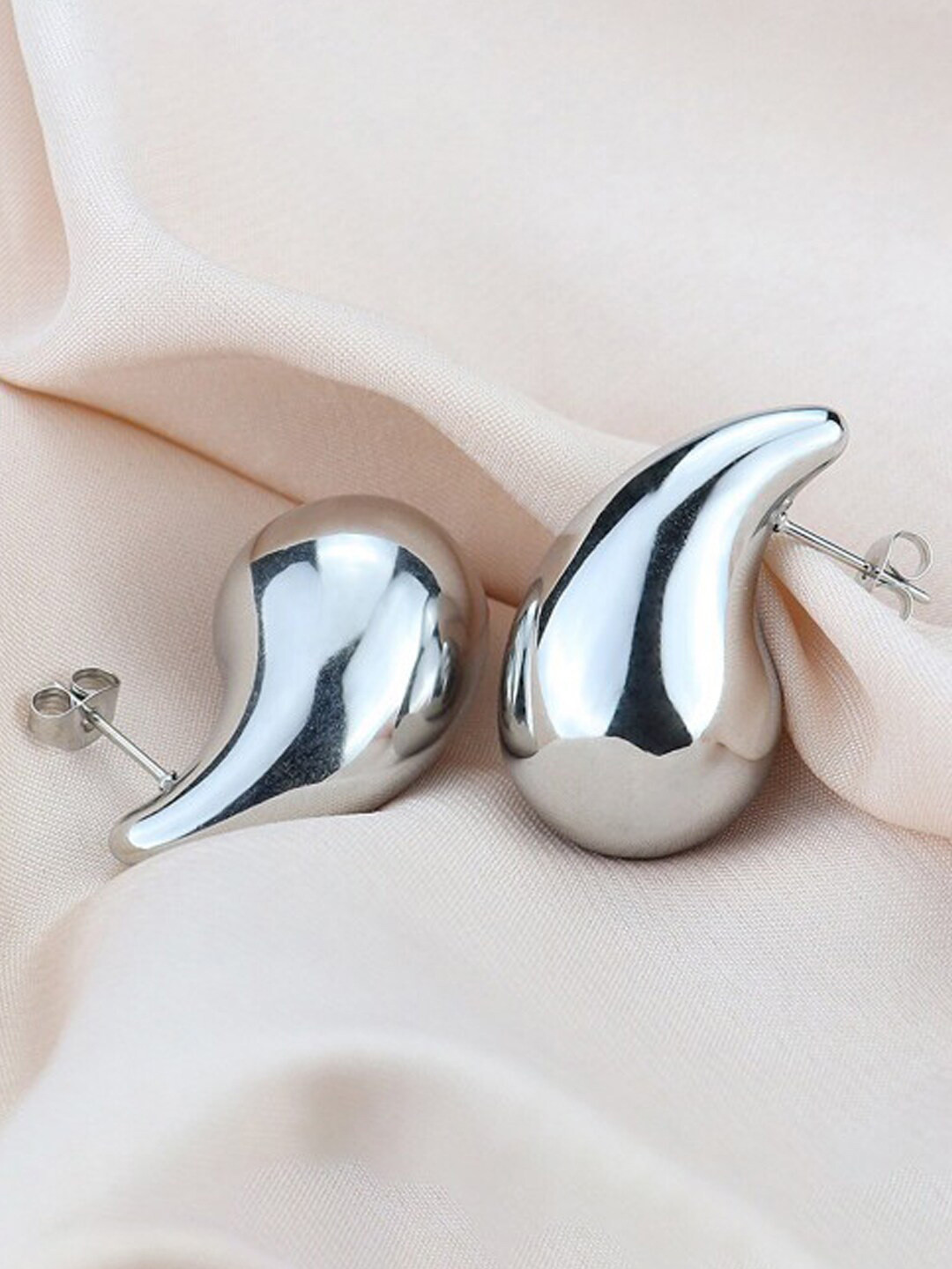 

Xivir Silver-Plated Teardrop Shaped Studs Earrings