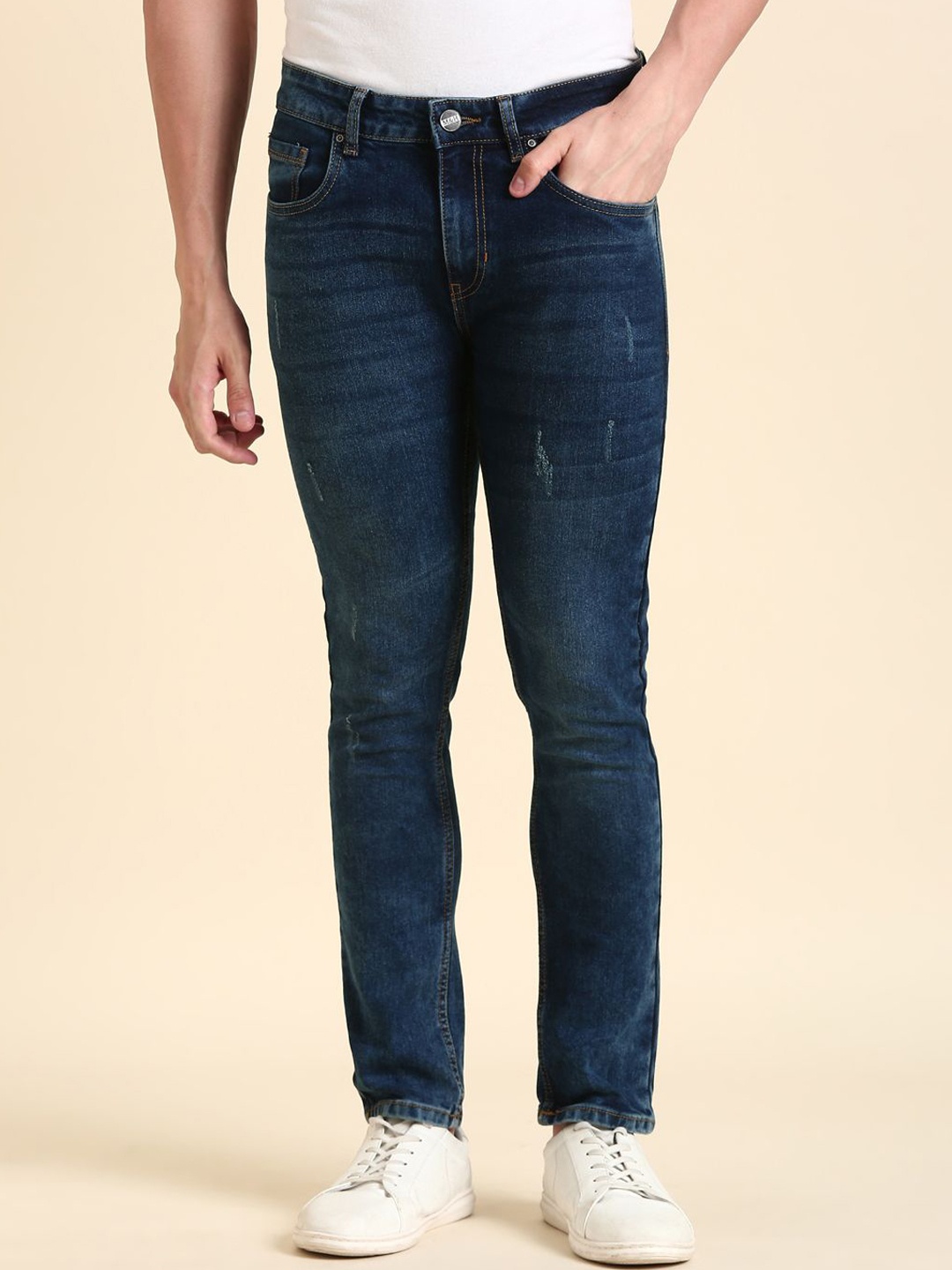 

Mast & Harbour Men Blue Skinny Fit Low Distress Whiskers & Chevrons Stretchable Jeans
