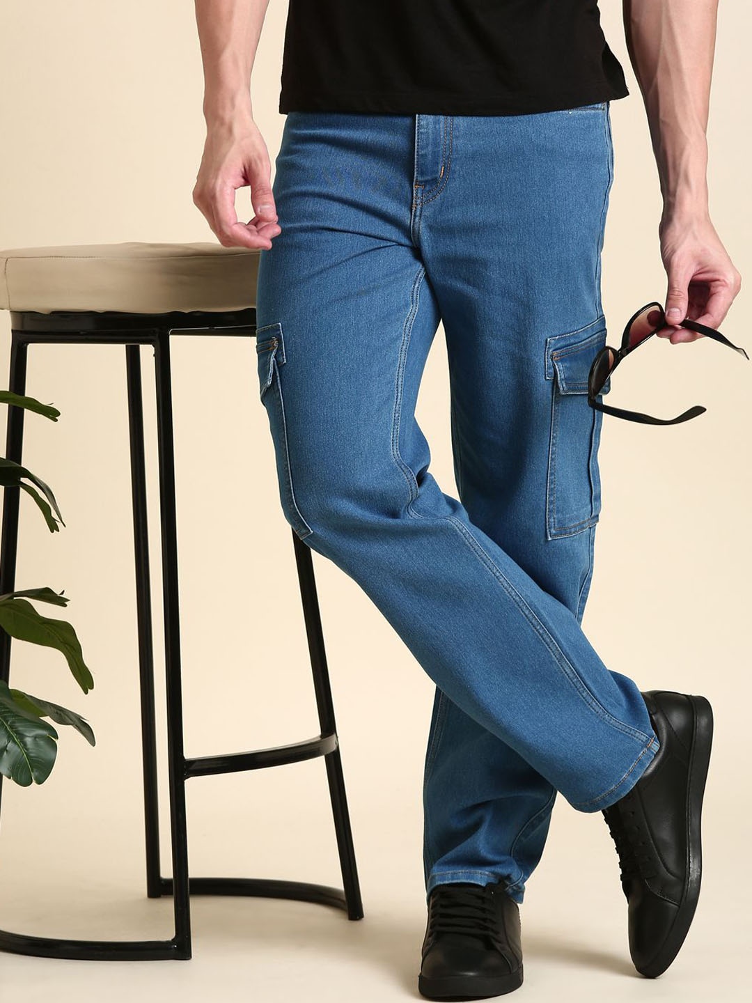 

Mast & Harbour Men Blue Straight Fit Clean Look Medium Shade Stretchable Cargo Jeans