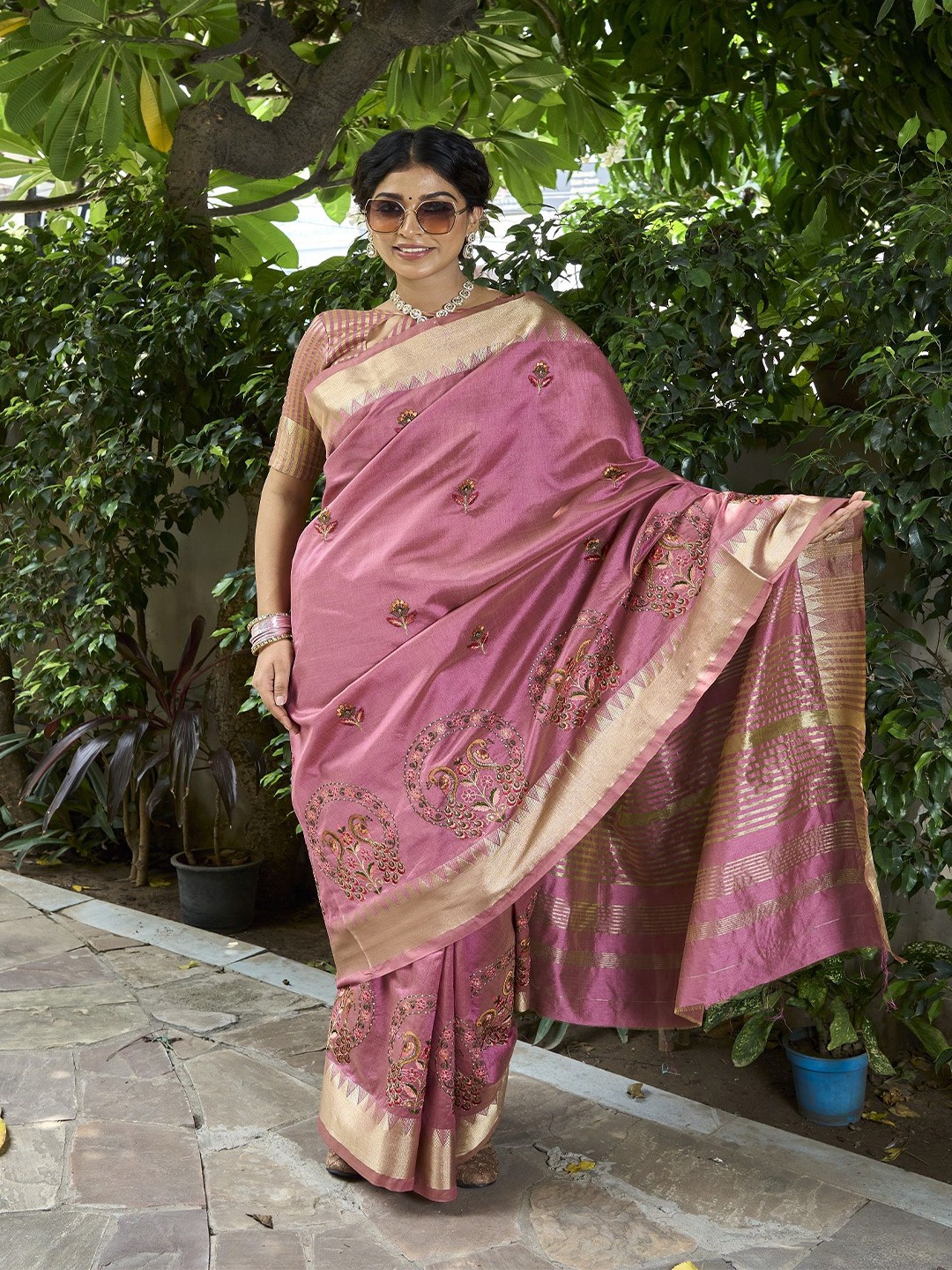 

KALINI Ethnic Motif Embroidered Zari Woven Saree, Pink